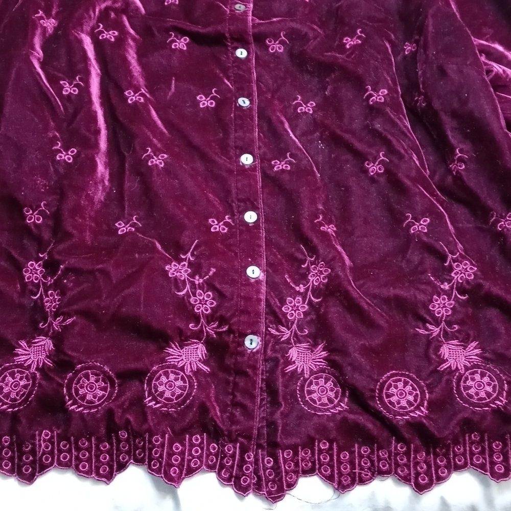 White Stag womens 26W/28W (46-48) button down velvet feel long sleeved blouse. - Picture 4 of 8